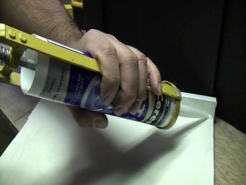 Можно ли приклеить кафельную плитку на жидкие гвозди. Что такое жидкие гвозди, все за и против при укладки плитки на данный клей