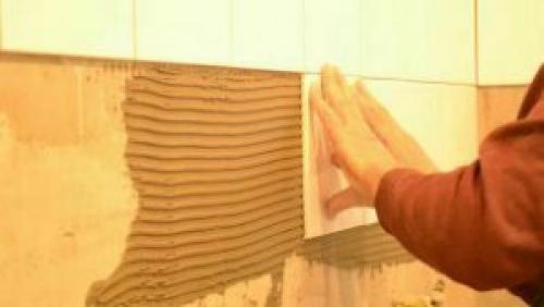 Как положить плитку на стену в углу. Как укладывать керамическую плитку на стену в ванной.