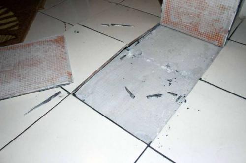 Можно ли класть плитку на дерево. Сложности при укладке плитки