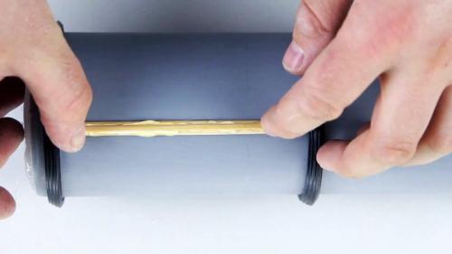 Обновила стены самодельным валиком для шпаклевки. Процесс изготовления валика для имитации кирпичной кладки на свежей штукатурке