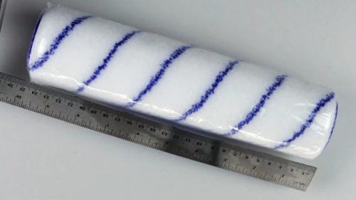 Обновила стены самодельным валиком для шпаклевки. Процесс изготовления валика для имитации кирпичной кладки на свежей штукатурке