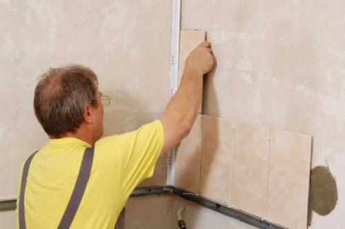 Положить плитку на стену на кухне своими руками. Актуальность плитки на стенах