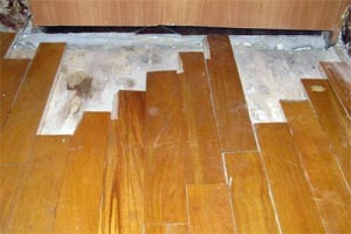 Подложка под плитку на деревянный пол. Оценка состояния пола