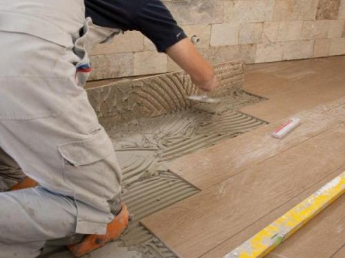 Положить плитку на деревянный пол Советы мастеров. Дерево и керамика – почему их нежелательно совмещать?