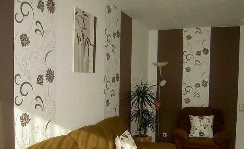 Как поклеить обои двух видов. Комбинирование по вертикали