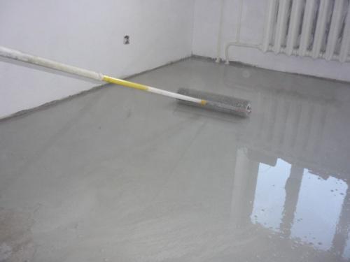 Как класть плитку на пол правильно своим руками. Самовыравнивающаяся смесь