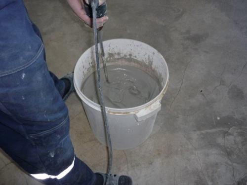 Как класть плитку на пол правильно своим руками. Самовыравнивающаяся смесь