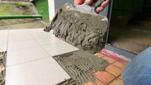 Как положить плитку на старую плитку. Можно ли оставлять старое покрытие? 12