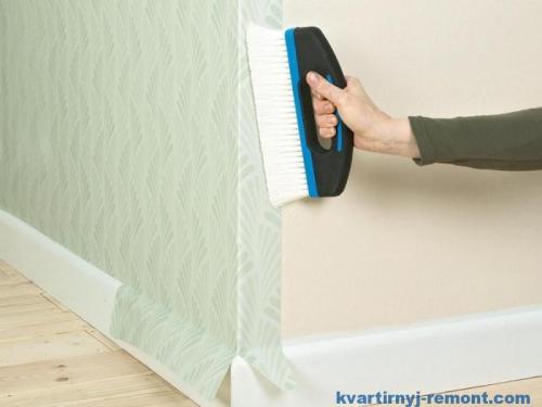 Как поклеить обои одному человеку. Как одному поклеить обои: от выбора материала до технологии наклейки 06