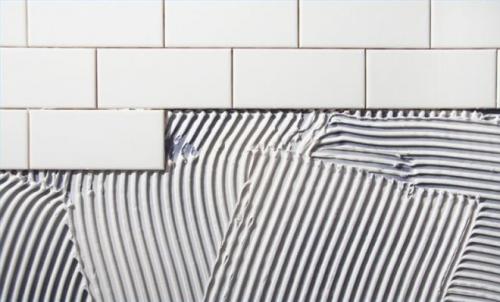 Толщина клея под керамогранит на пол. Толщина клея при укладке керамогранита на пол: на что обратить внимание при расчете