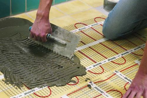 Толщина клея под плитку на теплый пол. Особенности применения клеящего состава