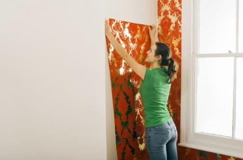 Как правильно клеить обои от окна или к окну. Как поклеить обои: к окну или от окна