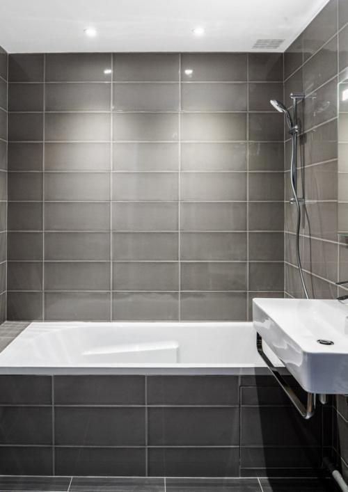 Укладка плитки в разбежку на стену. Алгоритм расчета количества и расположения плитки на стене