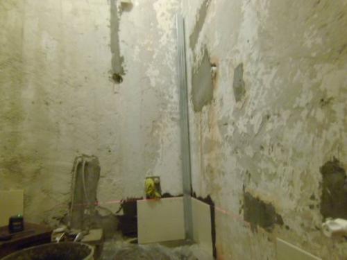 Как положить первый ряд плитки на стену. Укладка первого ряда