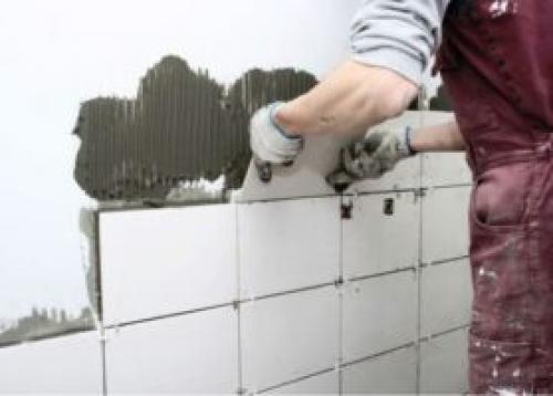 Укладка плитки в ванной. Технология укладки плитки на пол и стены в ванной и туалете своими руками: видео и пошаговая инструкция