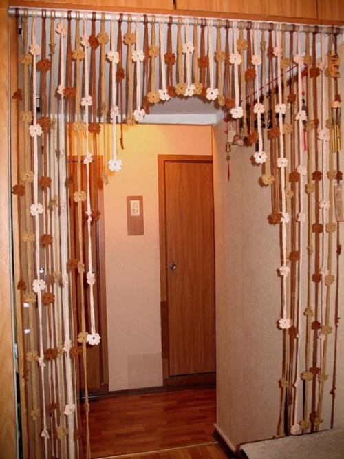 Шторы-висюльки в дверной проем. Как сделать висюльки на дверь: идеи и способы