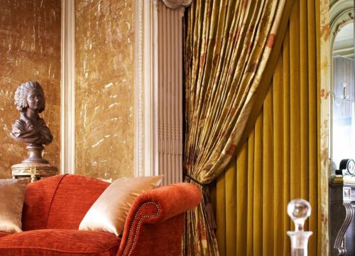 Как красиво повесить шторы на двери. Занавеска на дверь — особенности использования в дизайне современного интерьера (116 фото)