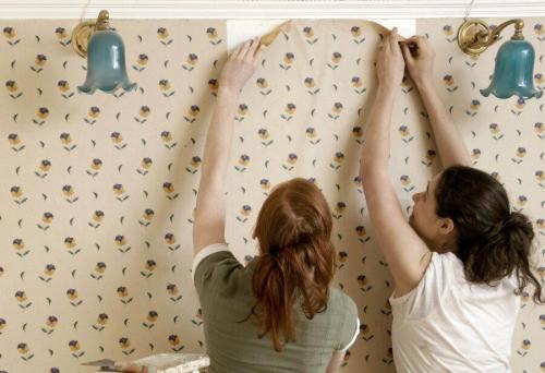 Подготовка оштукатуренных стен под обои. Подготовка стен к поклейке обоев: подробная инструкция с фото и описанием всех этапов