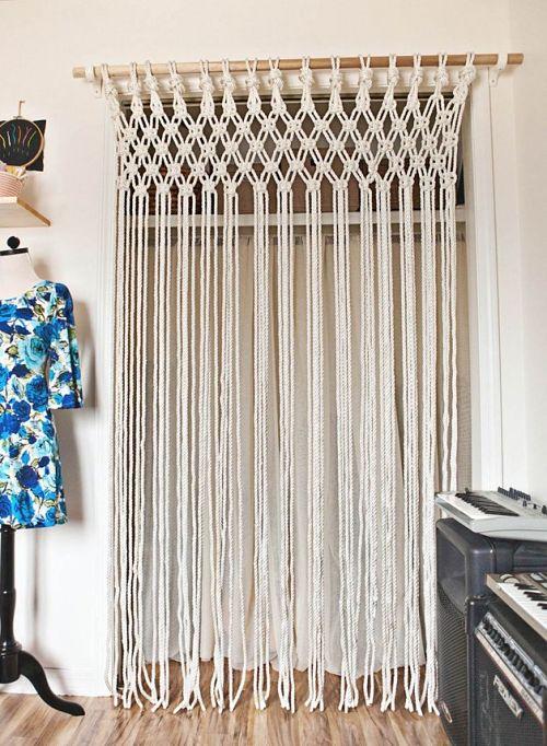 Пластиковые шторы на дверной проем. Декорирование проема шторами на дверь