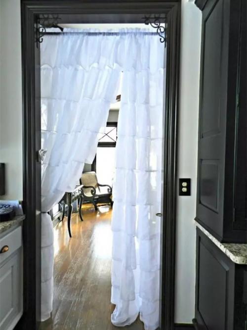 Шторы на дверной проем. Шторы на дверной проём: Старинные традиции и модная современность 02