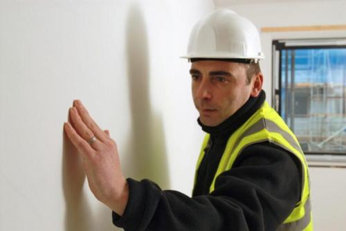 Подготовка стен под обои в хрущевке. Подготовка стен к поклейке обоев: подробная инструкция с фото и описанием всех этапов