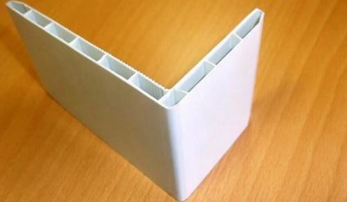 Как клеить уголки на откосы. Пластиковые уголки для откосов: пошаговая инструкция по установке