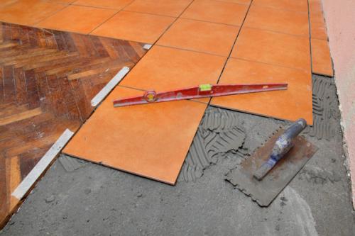 Что можно постелить на кафель в кухне. Комбинирование: преимущества