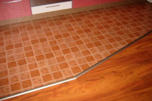 Что можно постелить на кафель в кухне. Комбинирование: преимущества