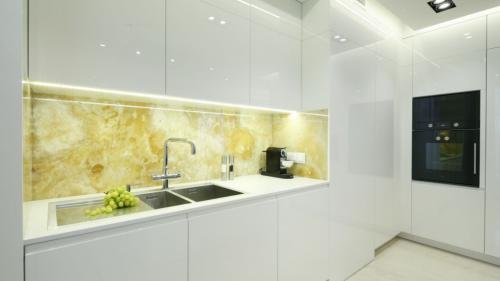 Отделка стен по старой плитке. Что положить на старую плитку на кухне? Отделка гипсокартоном