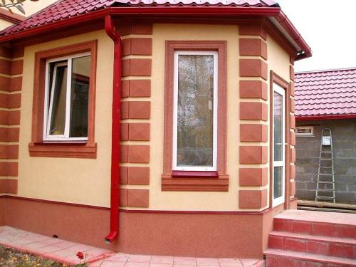 Нанесение декоративной штукатурки короед валиком. Область применения штукатурки короед