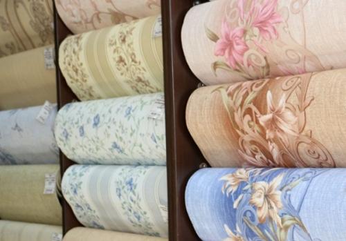 Как правильно клеить обои на потолок. Как выбрать обои для потолка