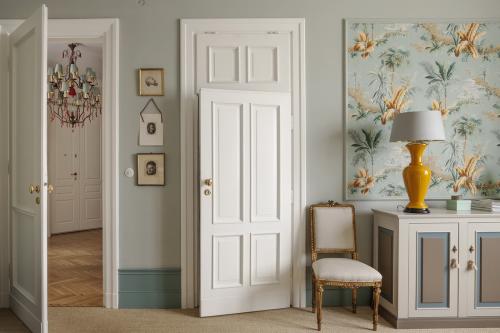 Зеленые бамбуковые обои в интерьере встречаются не так часто. Оттенки обоев из бамбука 03