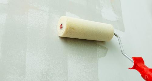 Можно ли клеить обои на окрашенные стены водоэмульсионкой. Подготовительный процесс