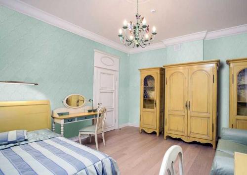 Как красиво поклеить потолок обоями. Обои на потолок — выбор самых лучших вариантов дизайна и методика поклейки своими руками (112 фото)