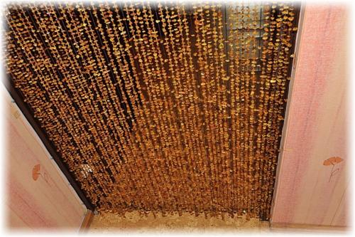 Как сделать висячие шторы своими руками. Как красиво и оригинально оформить дверной проем различными висюльками