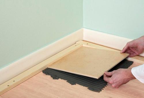 Можно ли класть керамическую плитку на фанеру. Выбор клея 01