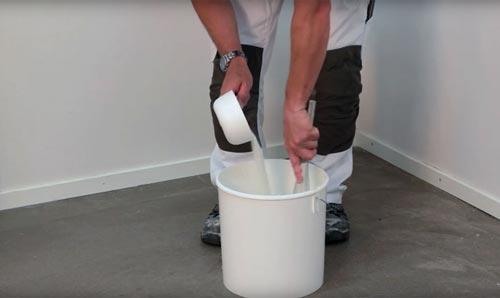 Бумажные обои куда наносить клей. Выбор клея