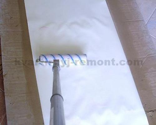 Как поклеить бумажные обои. Особенности поклейки бумажных обоев 01 Как поклеить бумажные обои. Особенности поклейки бумажных обоев 01