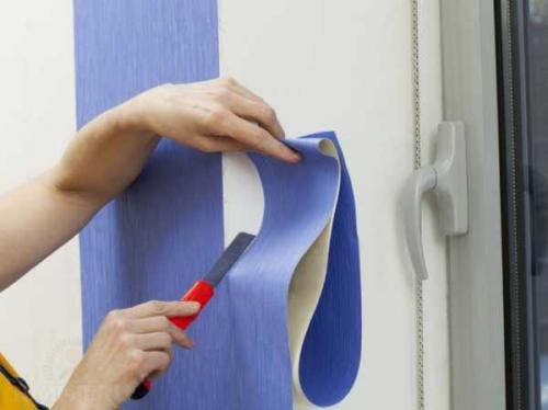 Куда наносить клей на обои или стену. Клей на стены или на обои: почему есть большая разница