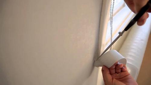 Куда наносить клей на обои или стену. Клей на стены или на обои: почему есть большая разница