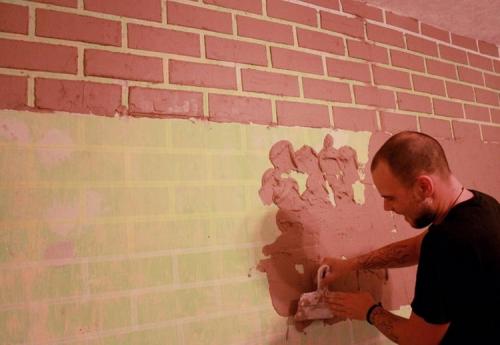 Имитация кирпича из гипсовой штукатурки. Декоративный кирпич на стену своими руками —, как сделать и основные сложности