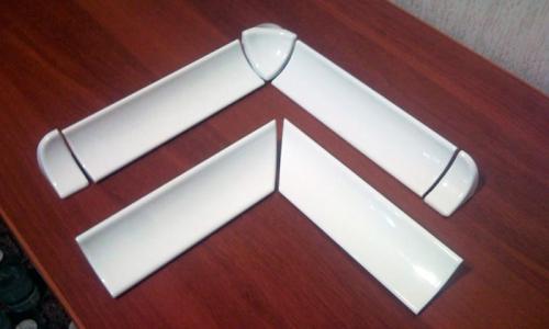 Пластиковый уголок для ванны. Уголок для ванны от протекания