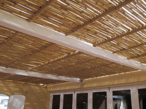Потолок из бамбука. Декоративные панели из бамбука на потолок