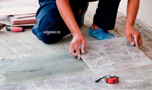 Чем приклеить керамическую плитку на улице. Укладка плитки на улице на пол