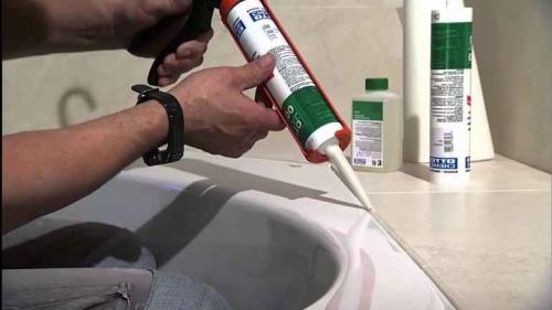 Приклеить плитку на герметик. Где можно приклеить плитку на обычный герметик