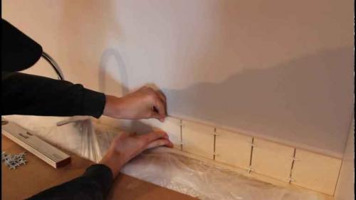 Приклеить плитку на герметик. Где можно приклеить плитку на обычный герметик