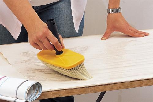 Как клеить обои правильно. Откуда правильно начинать клеить обои в комнате на потолке 04 Как клеить обои правильно. Откуда правильно начинать клеить обои в комнате на потолке 04