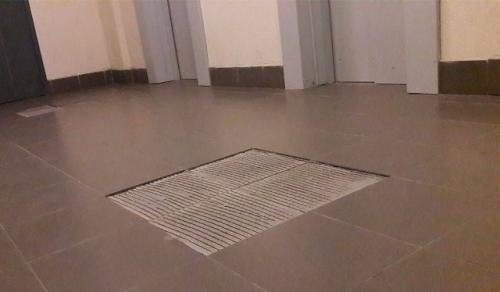 Отвалилась плитка на полу. Как и чем приклеить 05 Отвалилась плитка на полу. Как и чем приклеить 05