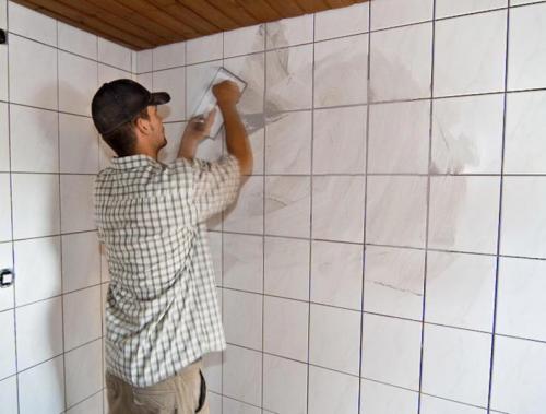 Как класть плитку на неровную стену. Укладка плитки на неровные стены: как класть без выравнивания или опыта новичку? Особенности внутренней отделки стен своими руками