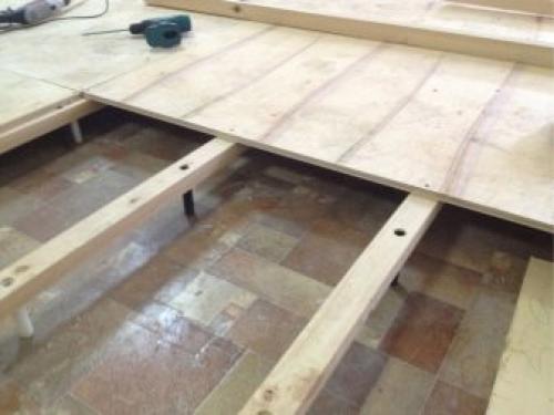 Как положить плитку на деревянный пол и стены. В чём сложности укладки кафеля на деревянное основание 02 Как положить плитку на деревянный пол и стены. В чём сложности укладки кафеля на деревянное основание 02